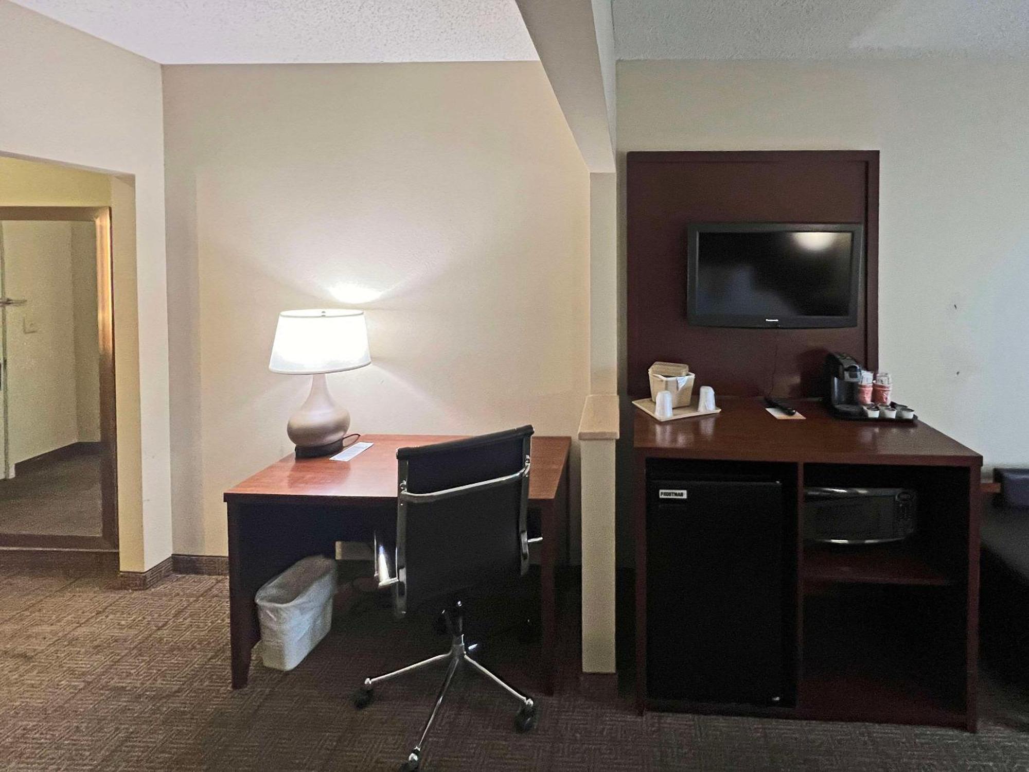 Comfort Suites Peoria Sports Complex Exterior photo